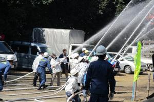 神社への放水の様子