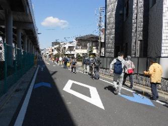 京急空港線の沿線を、ポールウォーク中