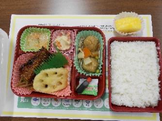 今日のお弁当は、8品目クリア。ちなみに、れんこんは「いも」に該当するそうです