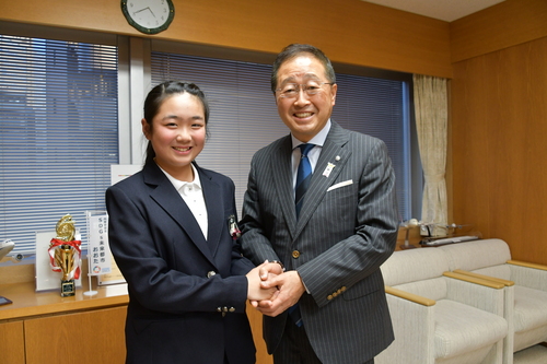 IMGA世界ジュニアゴルフ選手権9-10歳の部女子優勝高橋なつ希選手表敬訪問