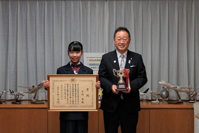 画像：4月3日（木曜）日本リズムダンス選手権全国大会文部科学大臣賞受賞　戸辺葵さん　表敬訪問