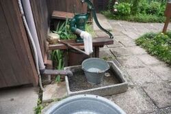画像：井戸の汲み上げ道具