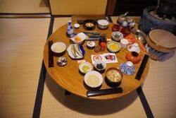 画像：ちゃぶ台に料理