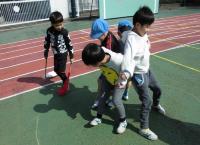 写真：小学校1年生と保育園・幼稚園との交流