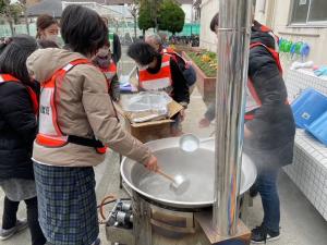 物資給食班による炊き出し訓練