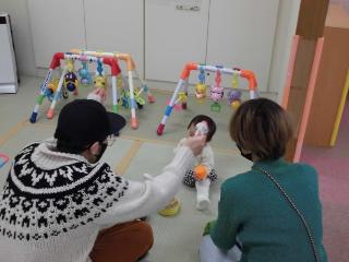 写真：子育てひろばの様子（1）