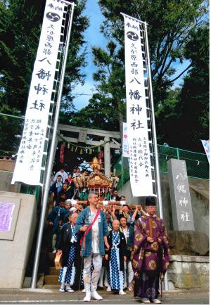 写真：田村　直樹さん作「鳳凰を乗せて」（久が原西部八幡神社）