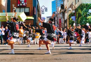 写真：村上　進さん作「ヨイヤサー！」（蒲田東口商店街）