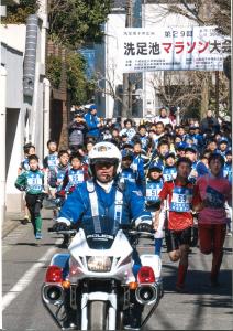 写真：村上　進さん作「真剣勝負」（洗足池公園）