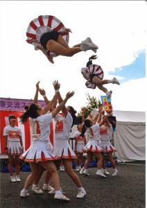 写真：石黒　寛さん作「大空に舞う」（大森ふるさとの浜辺公園）