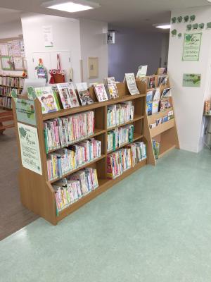 下丸子図書館特設コーナー写真2